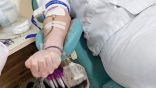 Com estoques em queda drástica, banco de sangue do Hemepar faz apelo a doadores