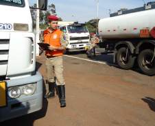 5ª COREDEC realiza fiscalização no transporte rodoviário de produtos perigosos