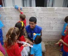 13ª COREDEC – Apucarana: Encerramento da Semana de Redução de Desastres  -  Sd Taffarel, descobrindo o que é ser Bombeiro: ajudar e ganhar algo muito simples em troca, um sorriso verdadeiro