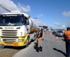 1ª CORPDEC realizou fiscalização preventiva e de orientação no transporte rodoviário de produtos perigosos.