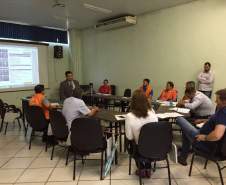 Representantes do Banco do Brasil explanam sobre o Manual do Cartão de Pagamento da Defesa Civil e os documentos necessários para aquisição.