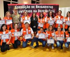 No dia 12/05/2016 encerrou-se com êxito o Curso de Brigadista Comunitário de Três Barras do Paraná. Foram certificados 135 brigadistas comunitários e voluntários de diversas idades entre homens e mulheres das 34 Comunidades, divididas em 14 Núcleos de Defesa Civil.