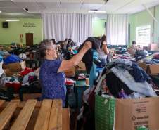 Campanha Juntos pelo Paraná entrega 64 mil itens a moradores afetados por chuvas