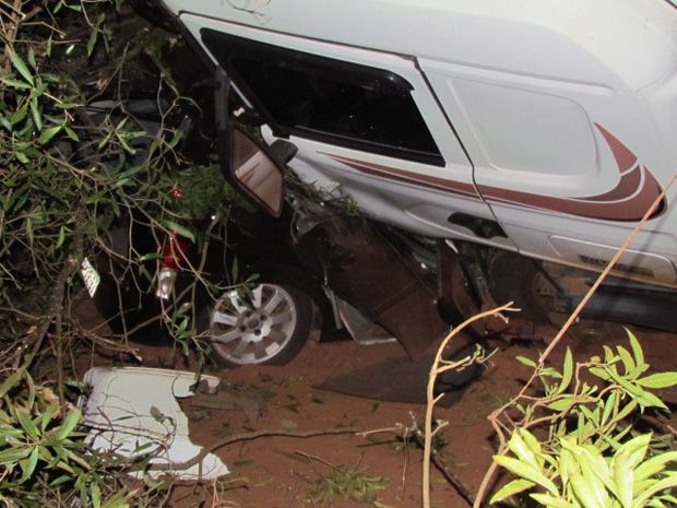colisão auto x carreta carregada com Etanol na região de cianorte.