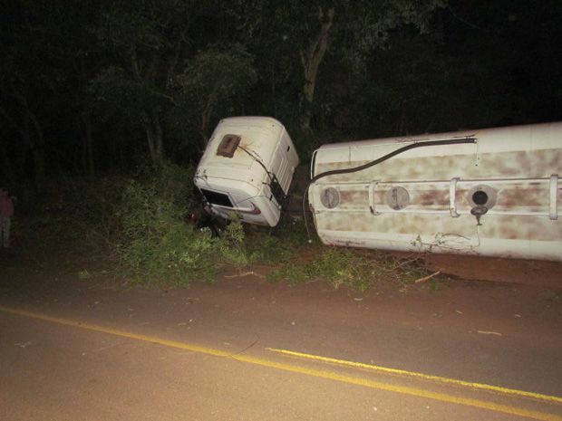 carreta após o precedimento de transbordo da carga.