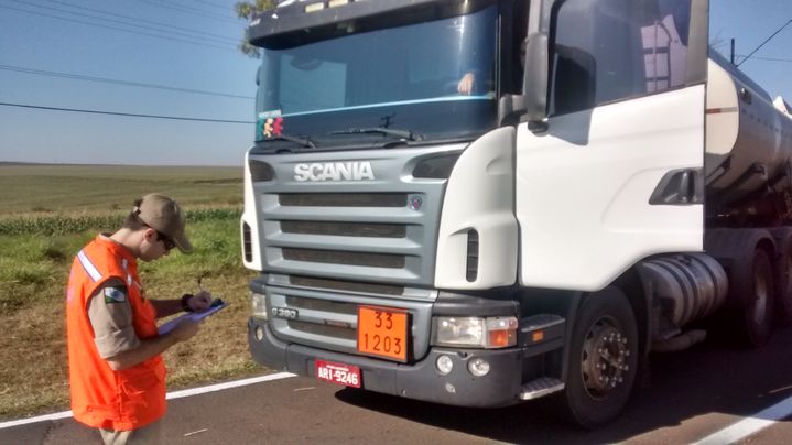 3ª Coordenadoria Regional de Proteção e Defesa Civil e Polícia Rodoviária Federal realizam fiscalização Produtos Perigosos em Cornélio Procópio-PR.