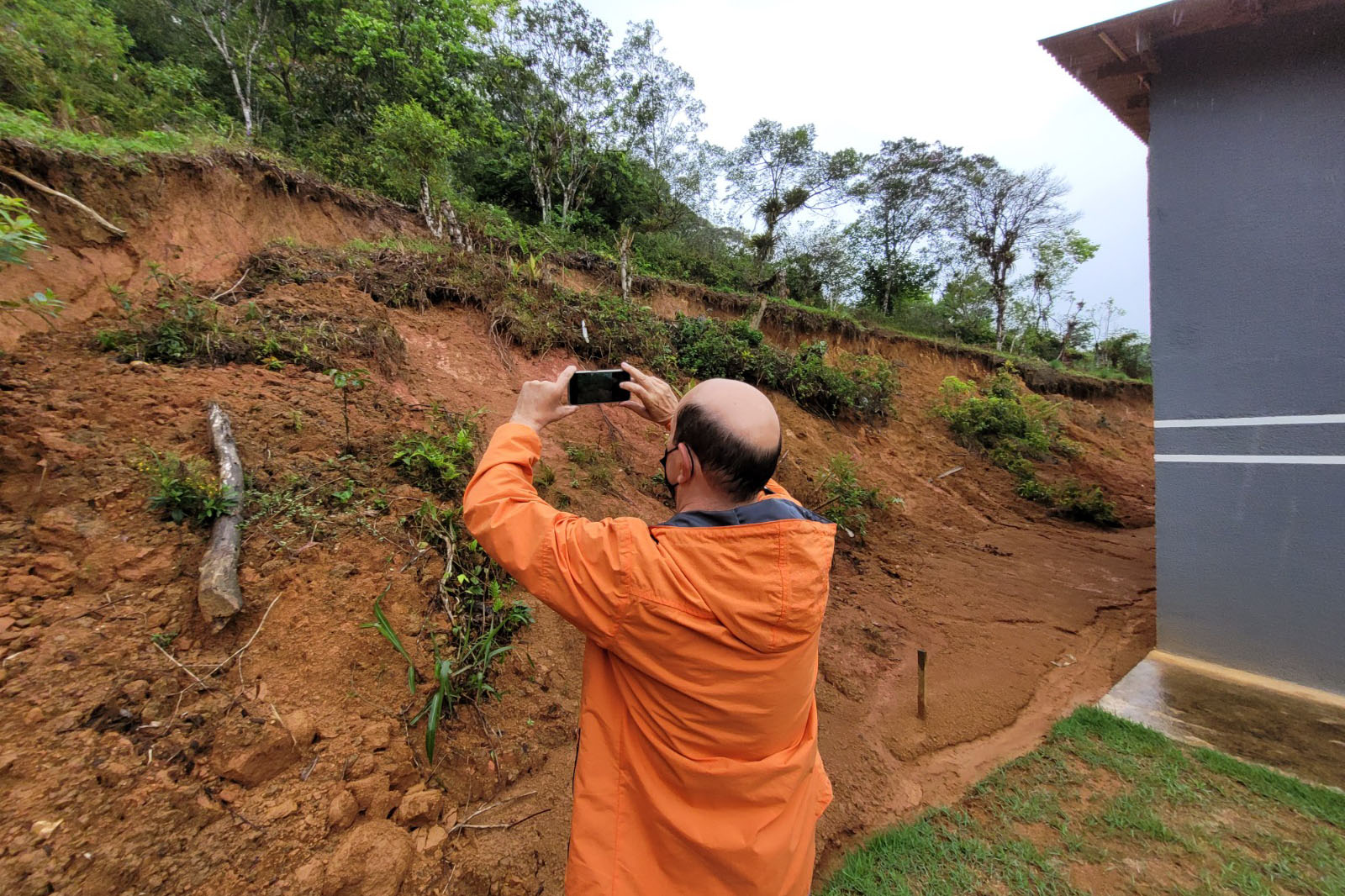 O que fazer em desastres? Defesa Civil orienta população sobre antes, durante e depois