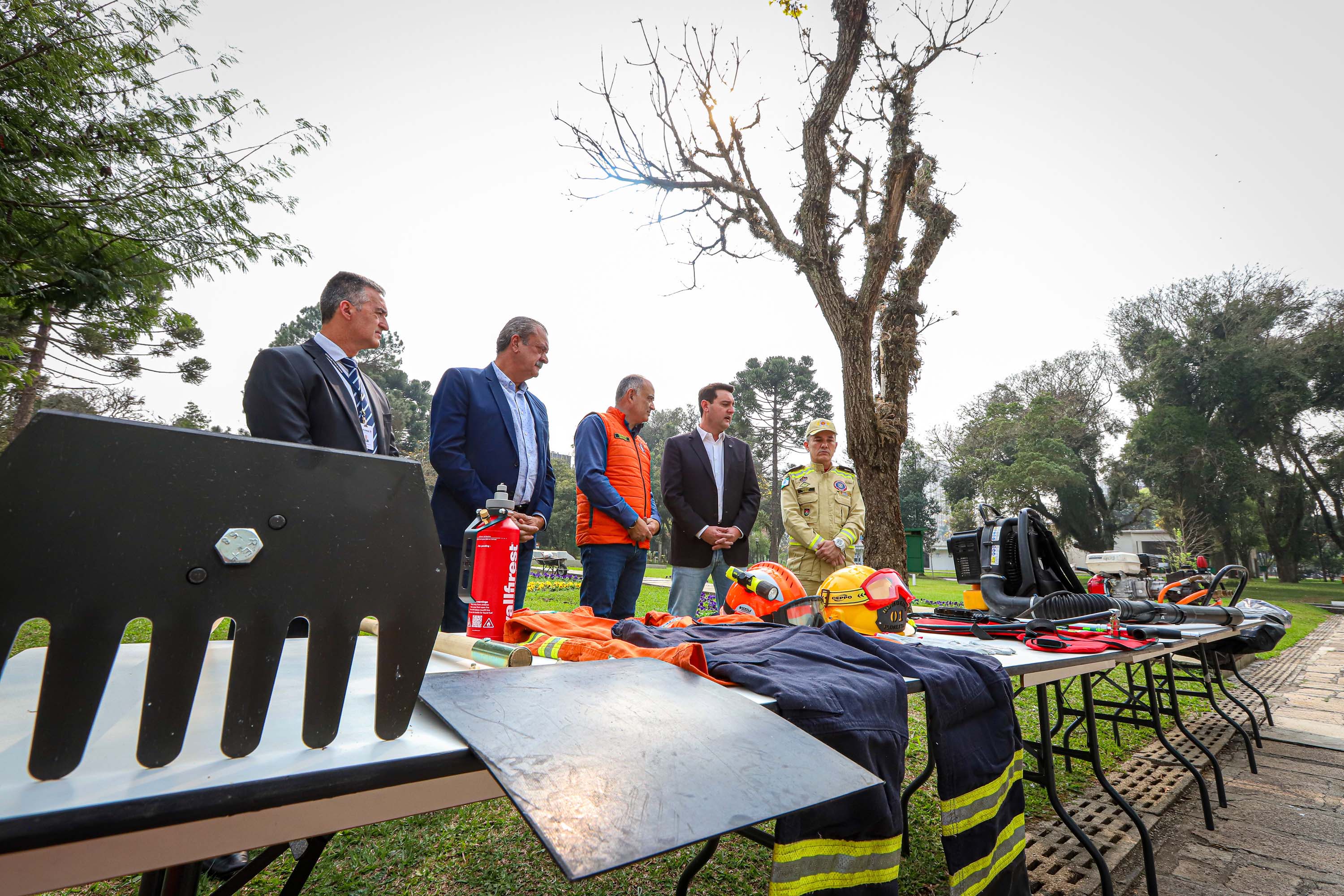Autoridades e equipamentos que serão adquiridos