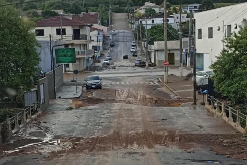 Governador determina força-tarefa para ajuda às vítimas das chuvas em General Carneiro