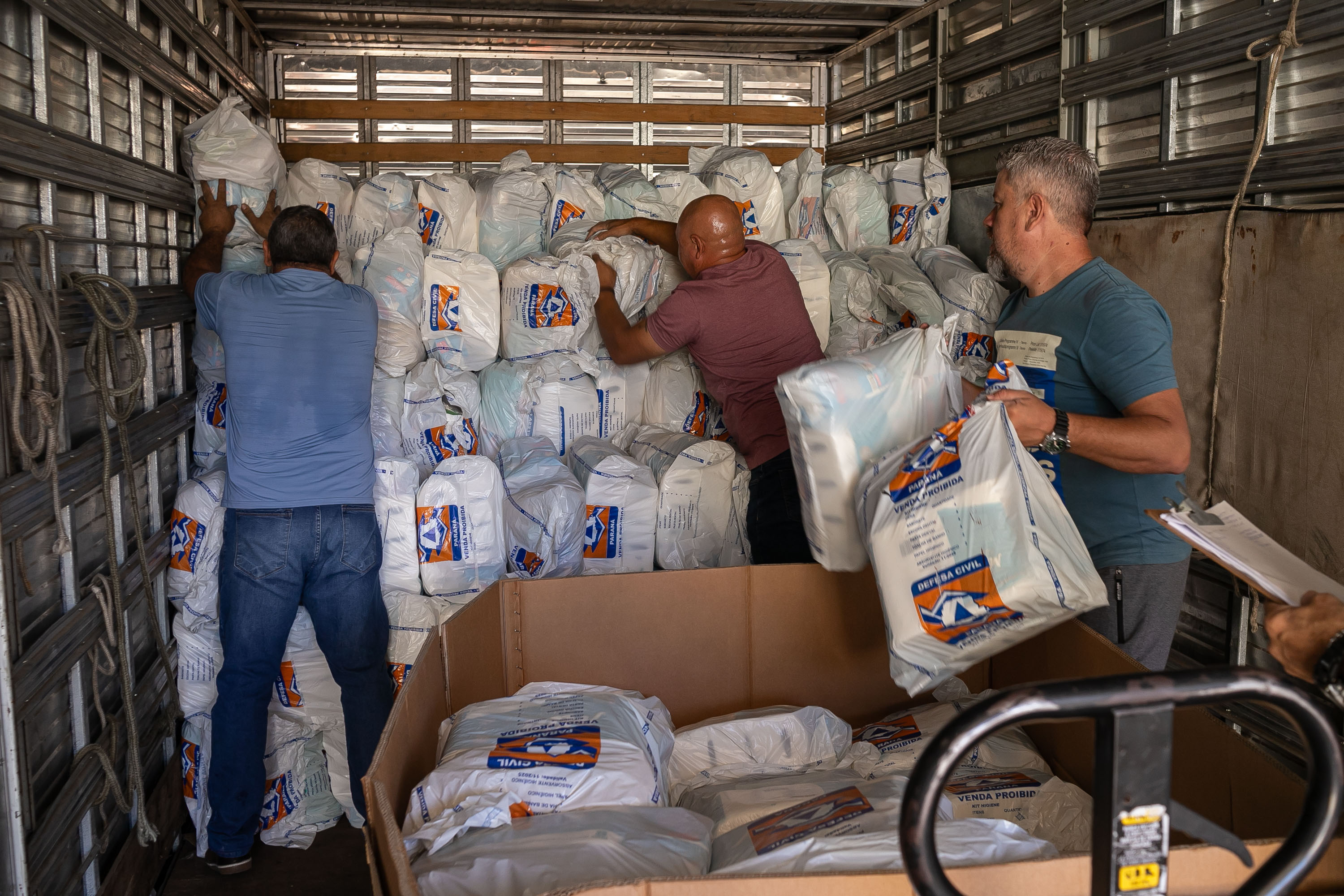 Após chuvas, Defesa Civil estadual envia material para apoio a Morretes e Antonina