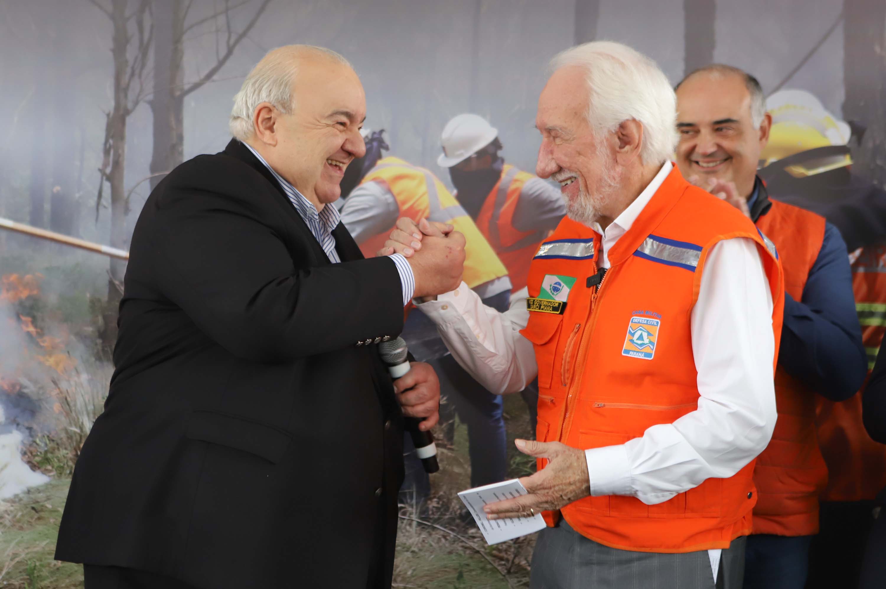Resposta rápida: Estado entrega equipamentos a 100 municípios para combate a incêndios