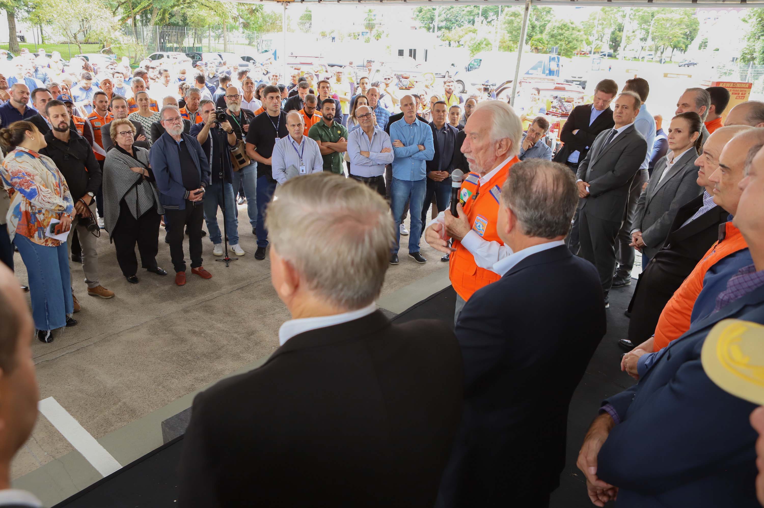 Resposta rápida: Estado entrega equipamentos a 100 municípios para combate a incêndios