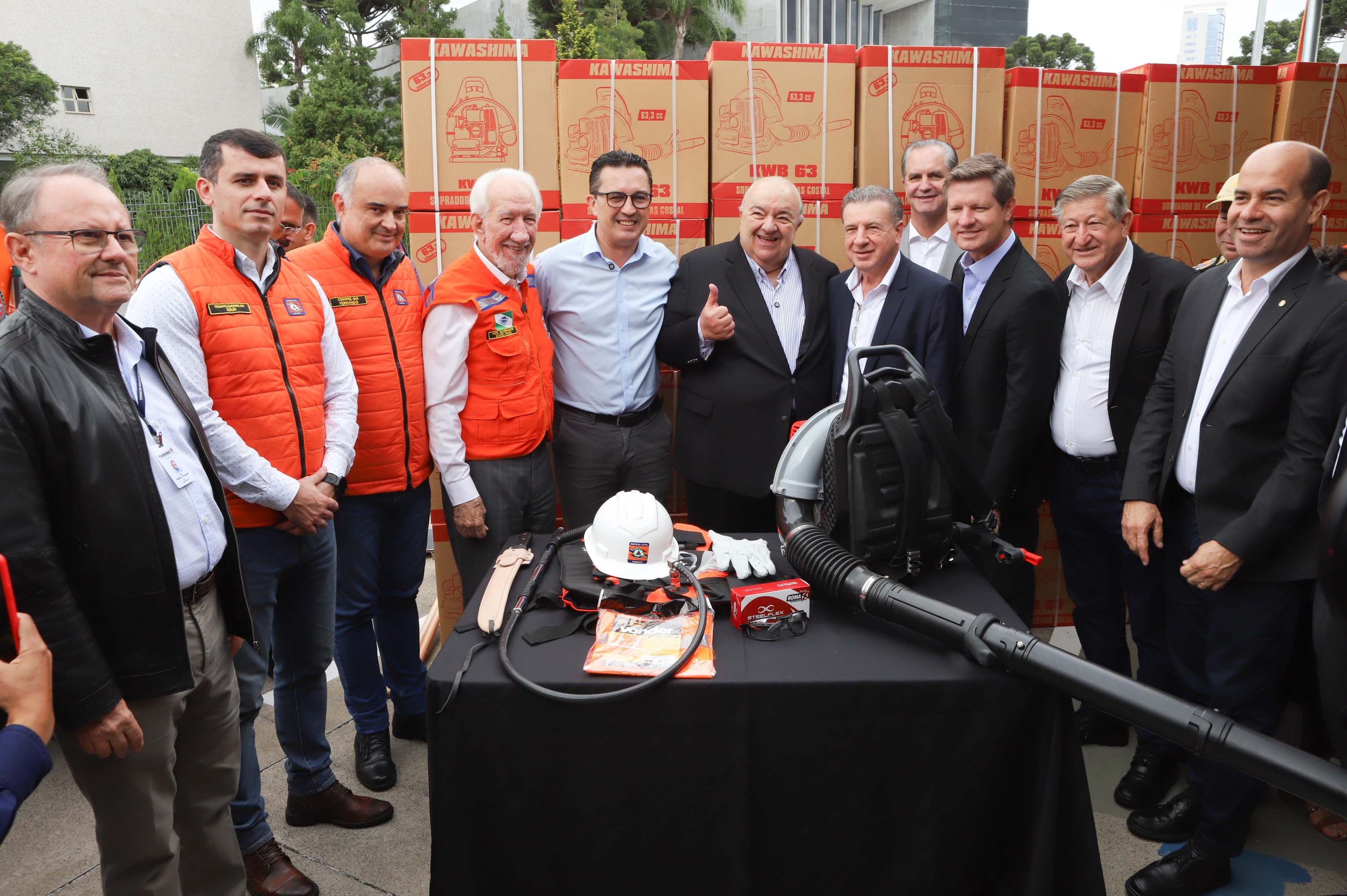 Resposta rápida: Estado entrega equipamentos a 100 municípios para combate a incêndios