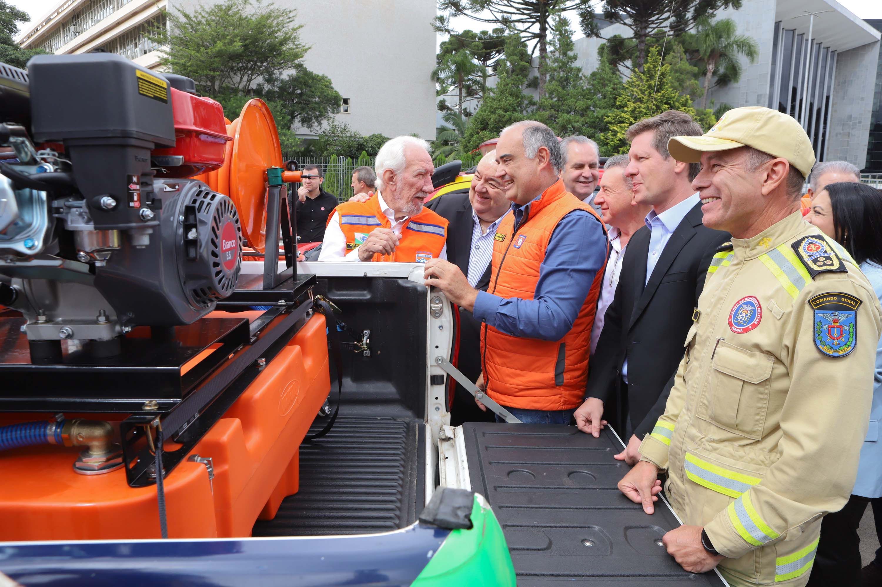Resposta rápida: Estado entrega equipamentos a 100 municípios para combate a incêndios