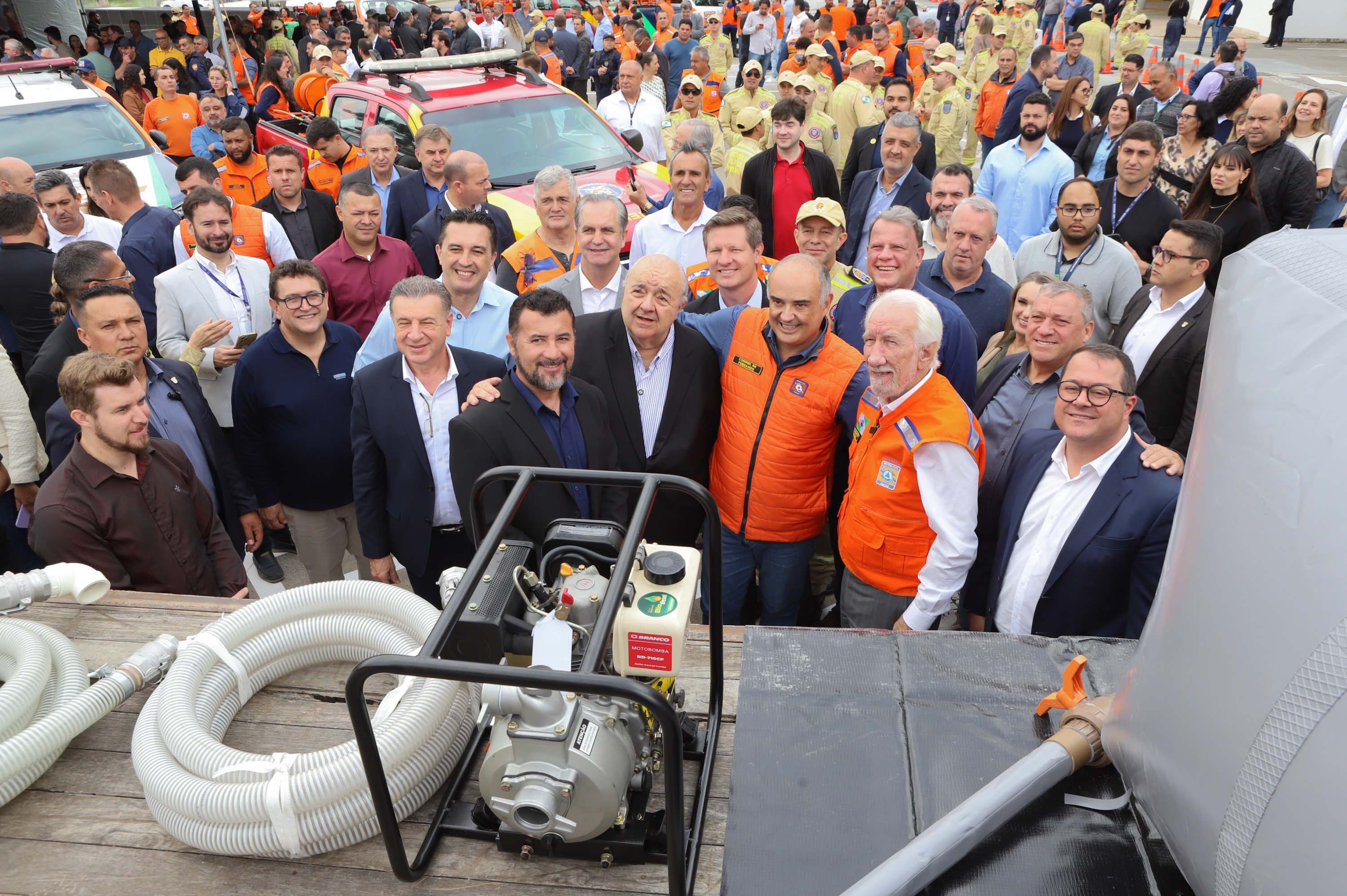 Resposta rápida: Estado entrega equipamentos a 100 municípios para combate a incêndios