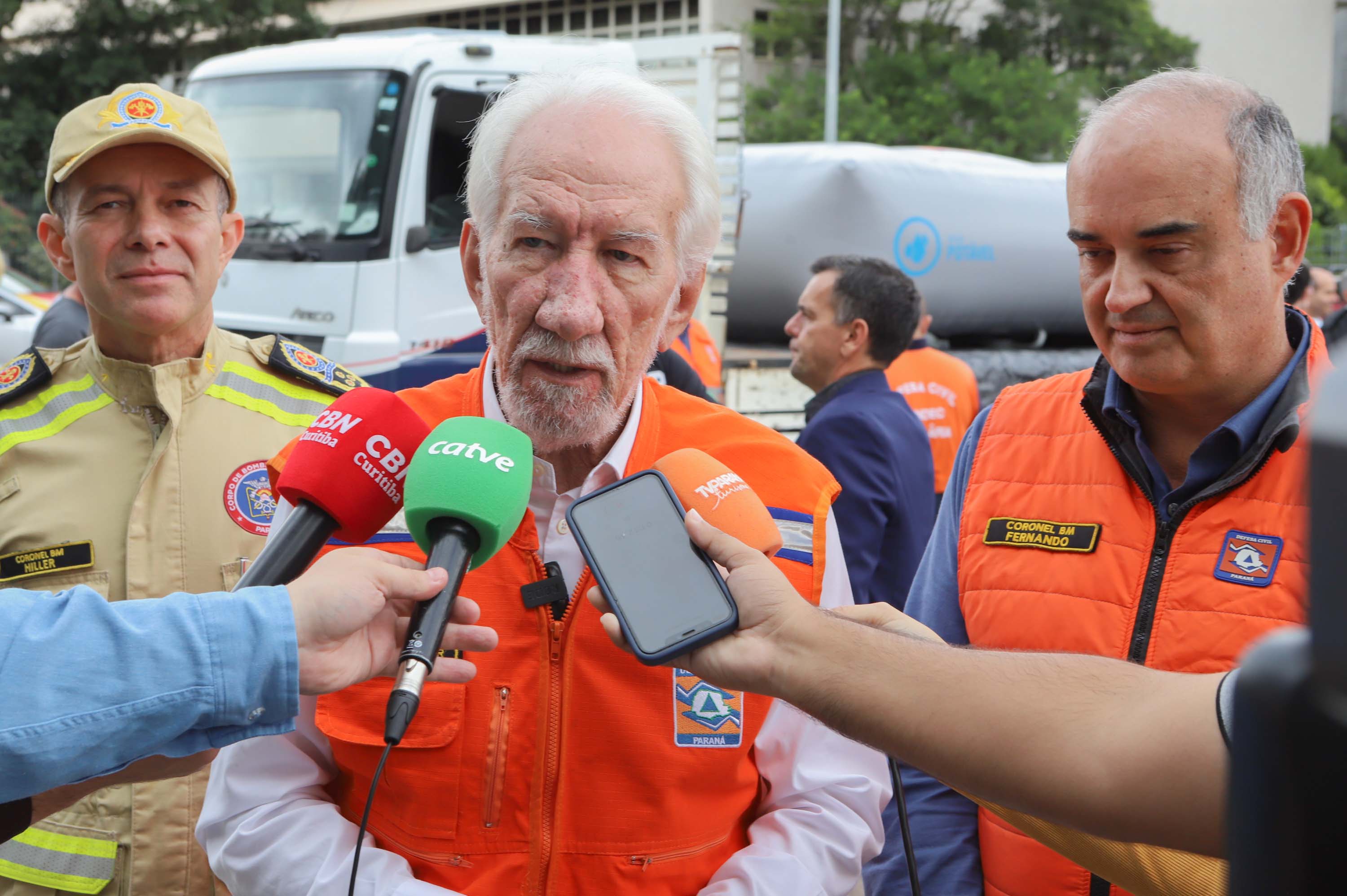 Resposta rápida: Estado entrega equipamentos a 100 municípios para combate a incêndios