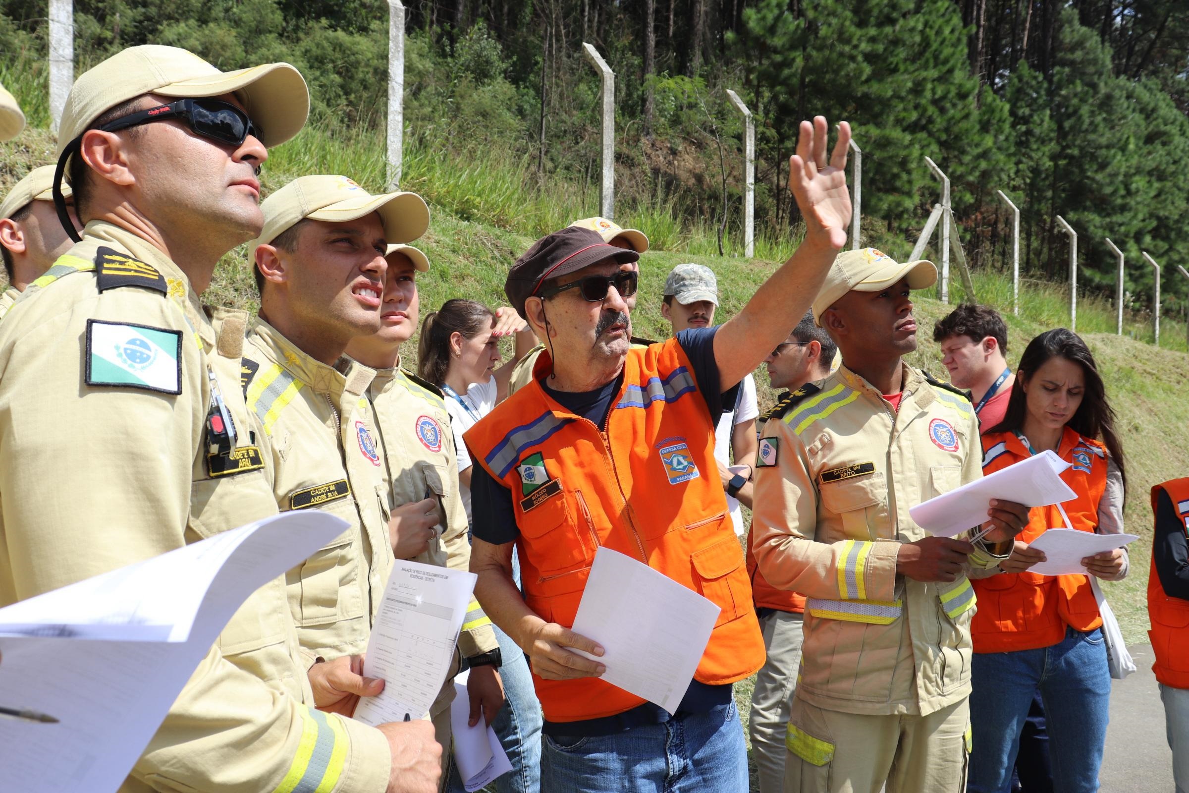 Técnicos Defesa Civil, IAT e Amep vão a campo avaliar condições geológicas na RMC