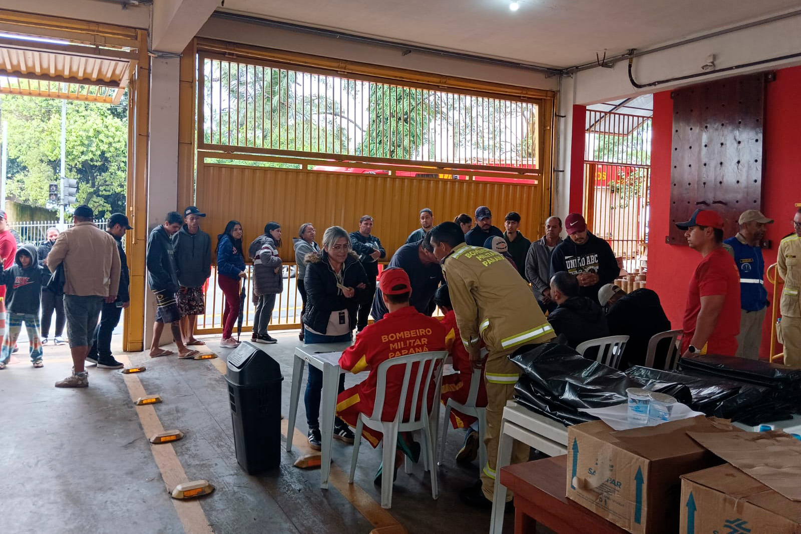 Após temporal, Estado envia 3,2 mil telhas e lonas para atender moradores de Apucarana