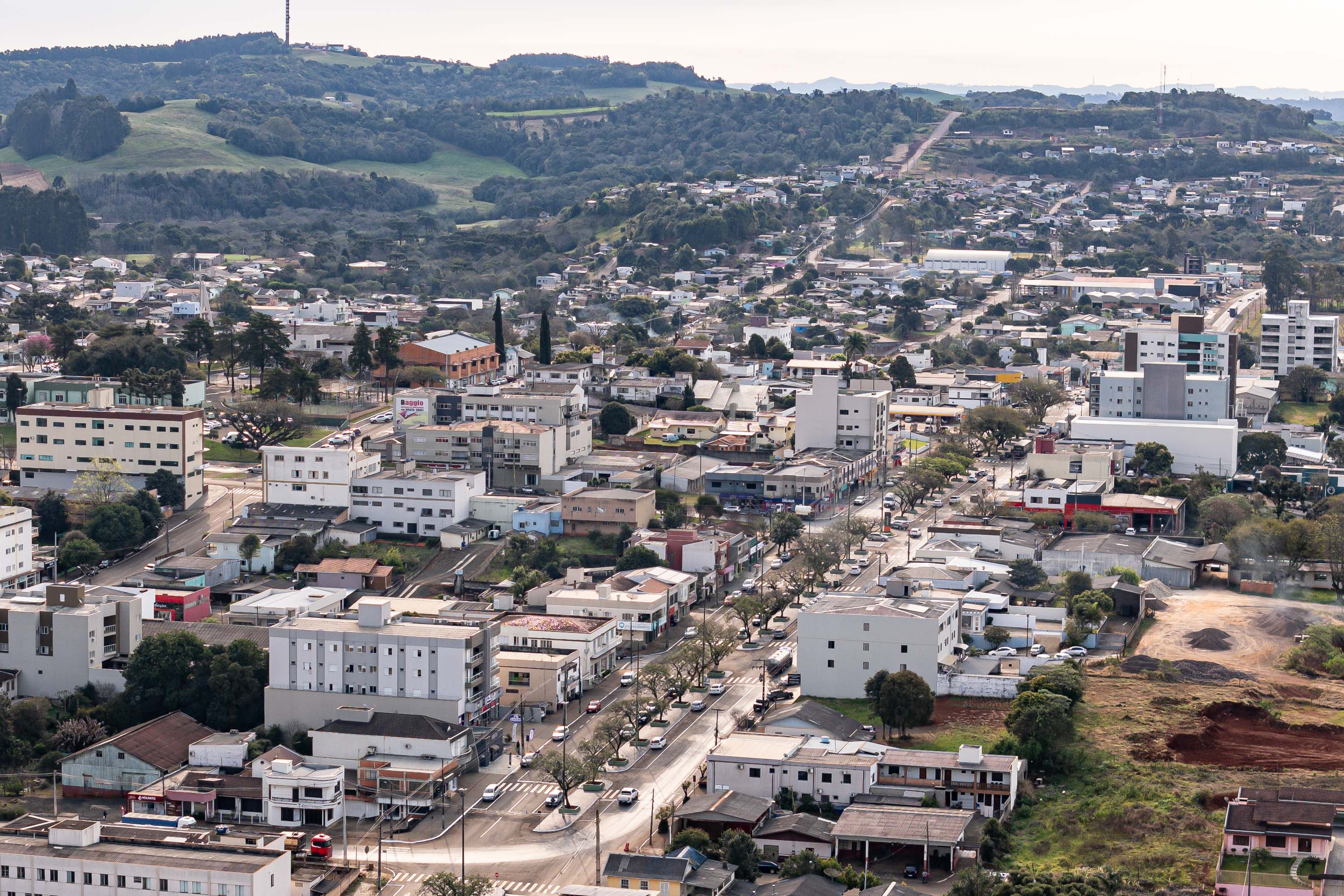 Defesa Civil envia 10,2 mil telhas para Pinhão e Marmeleiro