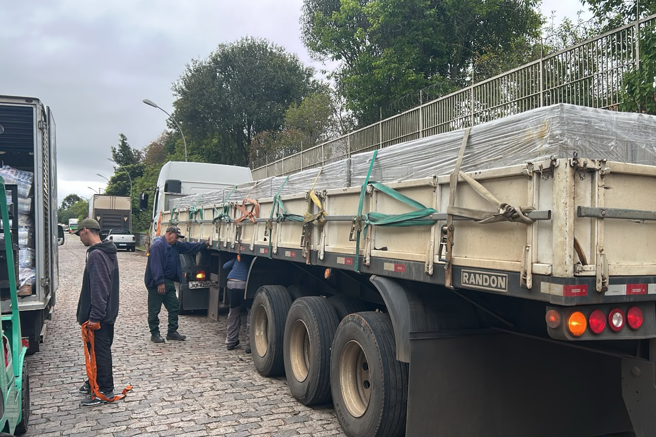 Estado envia 5.200 telhas para Laranjeiras do Sul após vendaval