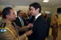 A Coordenadoria Estadual de Proteção e Defesa Civil entregou nesta terça-feira (06), em Curitiba, a Medalha de Defesa Civil Coronel Dario Natan Bezerra a 42 pessoas, entre civis e militares, que contribuíram com as ações em prol da comunidade. A comenda, que homenageia o ex-comandante da 3º Regional de Defesa Civil, morto em 2008, tem o objetivo de agradecer pelos serviços prestados e incentivar que as boas ações de proteção à população sejam mantidas. 