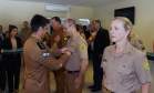 A Coordenadoria Estadual de Proteção e Defesa Civil entregou nesta terça-feira (06), em Curitiba, a Medalha de Defesa Civil Coronel Dario Natan Bezerra a 42 pessoas, entre civis e militares, que contribuíram com as ações em prol da comunidade. A comenda, que homenageia o ex-comandante da 3º Regional de Defesa Civil, morto em 2008, tem o objetivo de agradecer pelos serviços prestados e incentivar que as boas ações de proteção à população sejam mantidas. 
