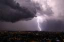 Tempestades atingem todo o Estado e derrubam árvores na RMC