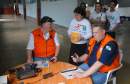 Defesa Civil faz exercício simulado de ação em caso de desastres naturais ou risco iminente de acidentes em Antonina, Litoral do Estado. O exercício simulado de abandono emergencial mobilizou moradores e representantes de órgãos e instituições que precisam agir em conjunto nas situações de emergência. Na foto, os voluntários da da Rede Estadual de Emergência de Radioamadores, PY5-LUI (Luiz Augusto) e PY5 LZA (Luiz Zanizelli).Antonina, 12/11/2011.Foto: José Adair Gomercindo / AENotícias