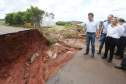 A recuperação de rodovias, estradas rurais e pontes é a principal demanda dos municípios do Noroeste atingidos pelas chuvas intensas dos últimos dias. Nesta quinta-feira (14), o governador Beto Richa esteve na região para verificar os danos e acompanhar o trabalho de apoio do Estado às prefeituras. Ele esteve em Iguaraçu, vizinha de Maringá, para conversar com os prefeitos. Ele também foi a Londrina e Rolândia e sobrevoou Jataizinho. 