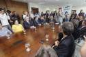O Governo do Paraná anunciou nesta quarta-feira (23) a construção de 1.520 casas populares, em 21 municípios do Estado. O governador Beto Richa e o presidente da Companhia de Habitação do Paraná (Cohapar), Abelardo Lupion, assinaram os contratos de prestação de serviço para a construção das moradias. O investimento é estimado em R$ 101 milhões.