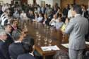 O Governo do Paraná anunciou nesta quarta-feira (23) a construção de 1.520 casas populares, em 21 municípios do Estado. O governador Beto Richa e o presidente da Companhia de Habitação do Paraná (Cohapar), Abelardo Lupion, assinaram os contratos de prestação de serviço para a construção das moradias. O investimento é estimado em R$ 101 milhões.