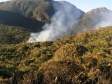 Durante a tarde deste domingo (24/07), bombeiros do litoral combateram um incêndio florestal no Morro Pelado, na região da Serra do Mar, em Morretes