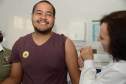 Chega ao Paraná nesta quarta-feira (3) o primeiro lote de vacinas contra a dengue, que serão utilizadas na campanha estadual de imunização a partir do dia 13 de agosto. As primeiras 250 mil doses serão distribuídas já nesta semana aos 30 municípios contemplados nesta primeira etapa da vacinação.