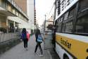 O período de volta às aulas e as baixas temperaturas no Estado exigem cuidados redobrados para evitar a infecção por gripe. Apenas na rede estadual de ensino, cerca de um milhão de estudantes voltaram às escolas nesta semana. Precauções como manter os ambientes arejados e lavar as mãos com frequência devem ser reforçadas aos alunos e professores.
