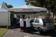 Testes por drive-thru já atenderam 367 pessoas da saúde e segurança