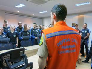 Cadetes da Policia Militar do Paraná realizam visita técnica na Defesa Civil Estadual 