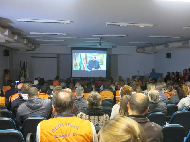 Defesa Civil do Paraná participa do 4° Simpósio Municipal de Blumenau/SC