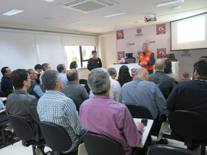 Defesa Civil Estadual prepara gestores da ADAPAR e Ministério da Agricultura para simulado