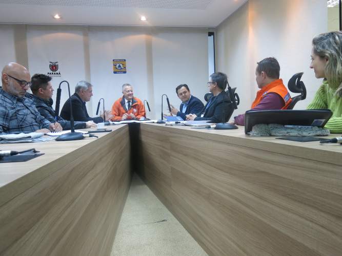 Deputado Estadual e Superintendente do Esporte visitam a Defesa Civil do Paraná