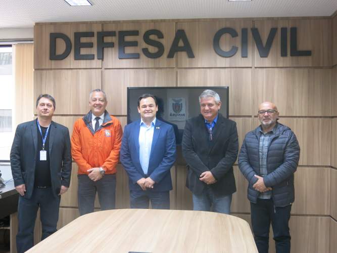 Deputado Estadual e Superintendente do Esporte visitam a Defesa Civil do Paraná