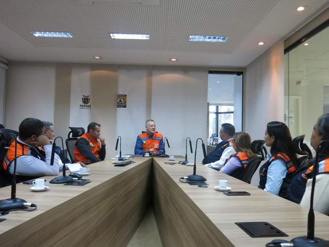 Defesa Civil do Paraná recebe visita de integrantes da Defesa Civil do Estado de Minas Gerais