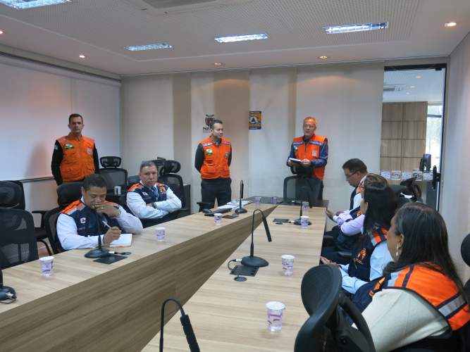 Defesa Civil do Paraná recebe visita de integrantes da Defesa Civil do Estado de Minas Gerais