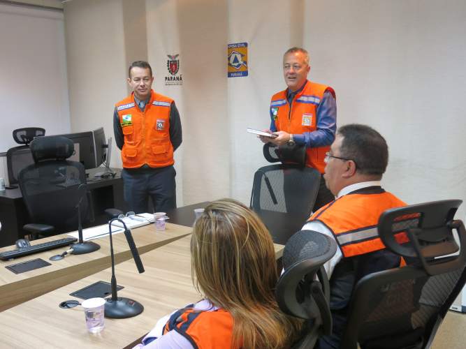Defesa Civil do Paraná recebe visita de integrantes da Defesa Civil do Estado de Minas Gerais