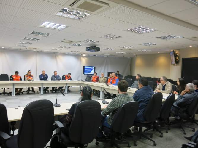 Geólogos da Defesa Civil do Paraná realizam apresentação da Carta Geotécnica Síntese de Adequabilidade a Ocupação Frente aos Desastres Naturais na Porção Leste da Serra do Mar