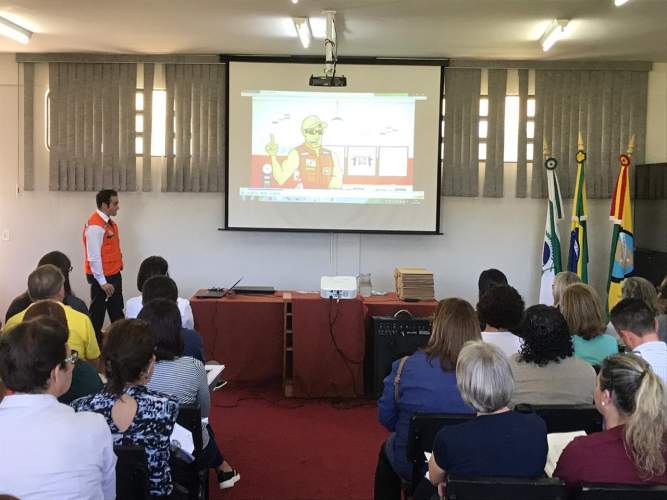 Núcleos Regionais de Educação de Pitanga e Ivaiporã recebem capacitação do Programa Brigadas Escolares
