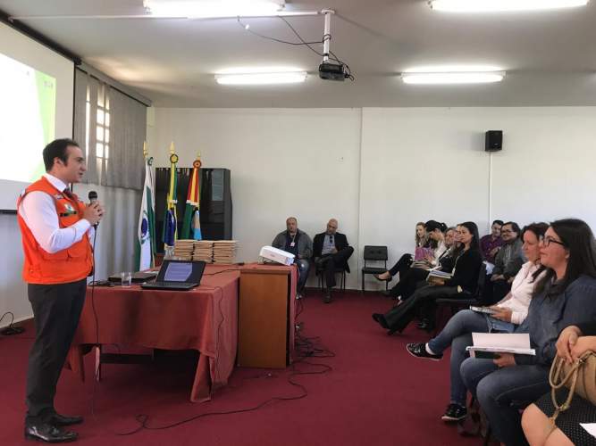 Núcleos Regionais de Educação de Pitanga e Ivaiporã recebem capacitação do Programa Brigadas Escolares