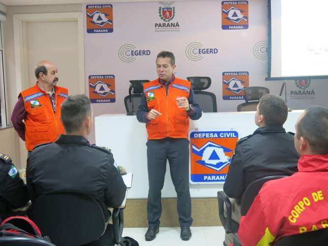 Alunos Bombeiros visitam a Defesa Civil Estadual