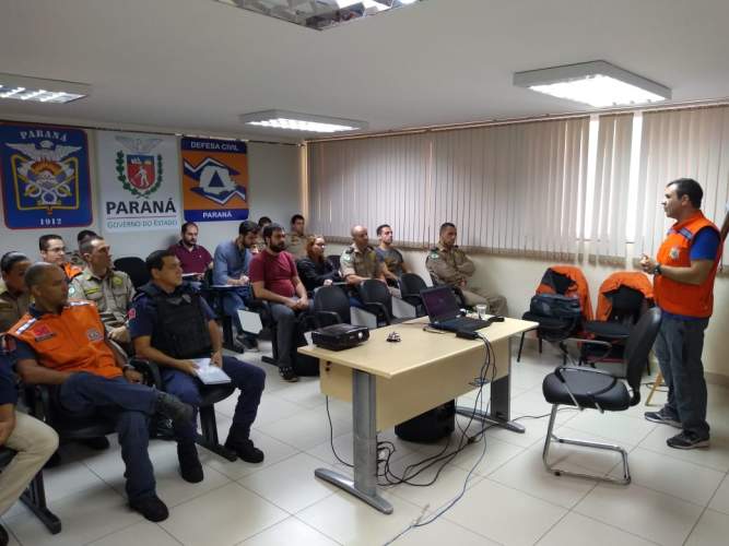 Piloto da Coordenadoria Estadual da Defesa Civil realiza treinamento para várias instituições de Londrina