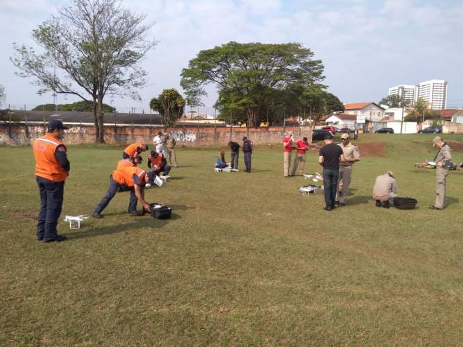 Piloto da Coordenadoria Estadual da Defesa Civil realiza treinamento para várias instituições de Londrina
