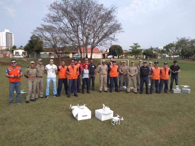 Piloto da Coordenadoria Estadual da Defesa Civil realiza treinamento para várias instituições de Londrina